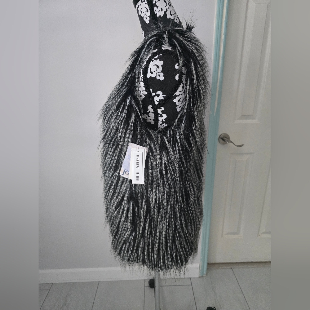 Women's Black and White Faux Fur Vest Size M - Picture 4 of 7